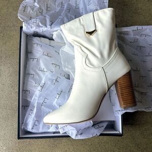 New Lulus Taryne White Pointed Toe Ankle Western Booties
